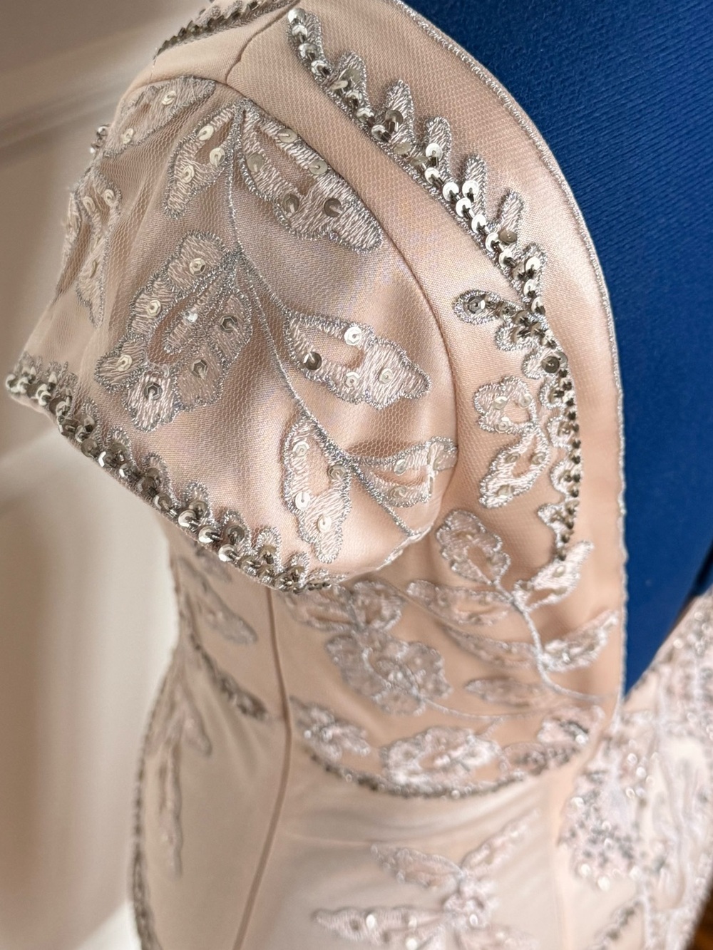 Sue Wong champagne beaded cocktail dress, size 6 ✨ - Picture 4 of 6
